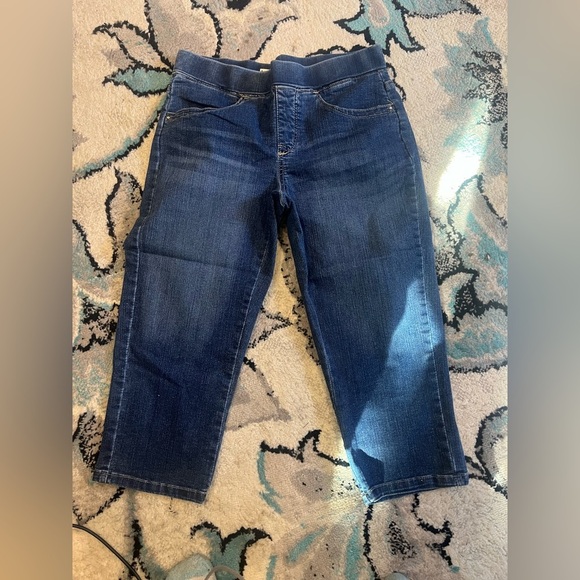 Women's Totally Shaping Pull on Capri size Petite 6 - Picture 1 of 8
